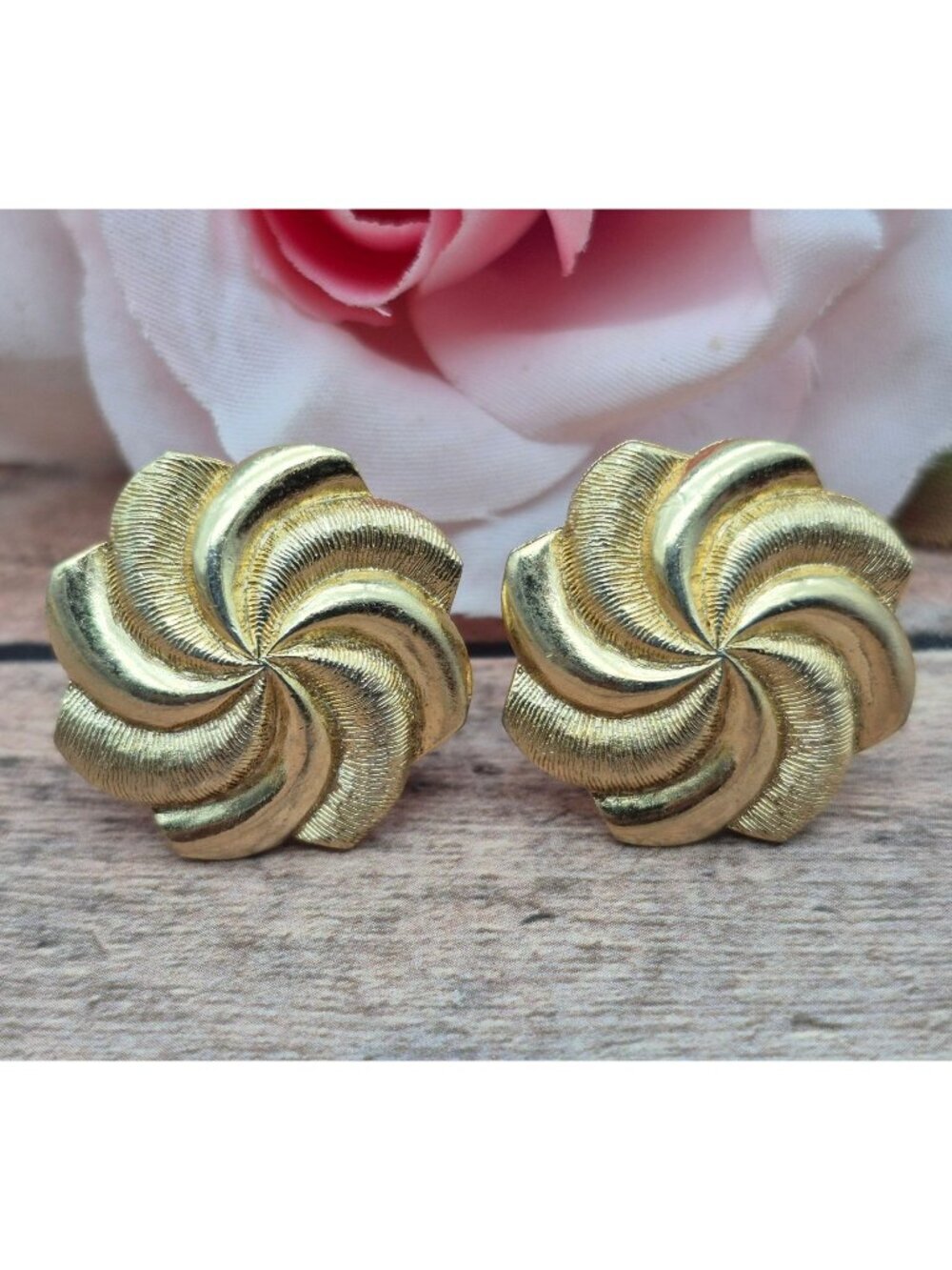 Vintage Crown Trifari Gold-Tone Clip On Swirl Earrings Timeless Mid-Century